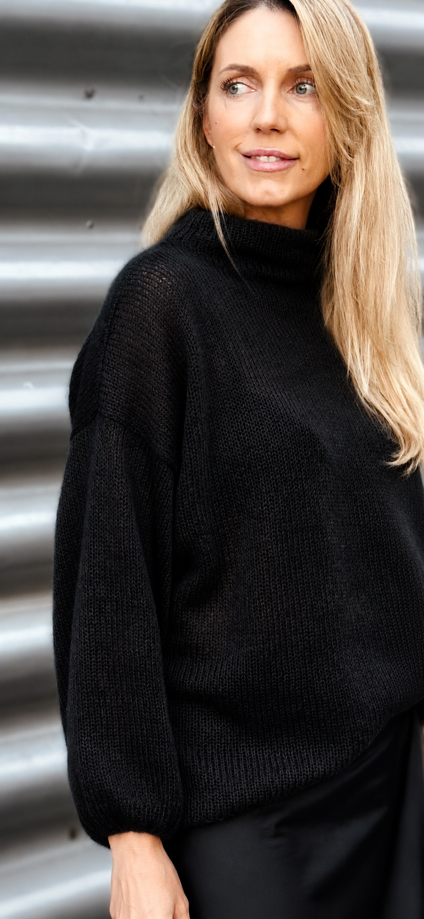 “Swan” (black)